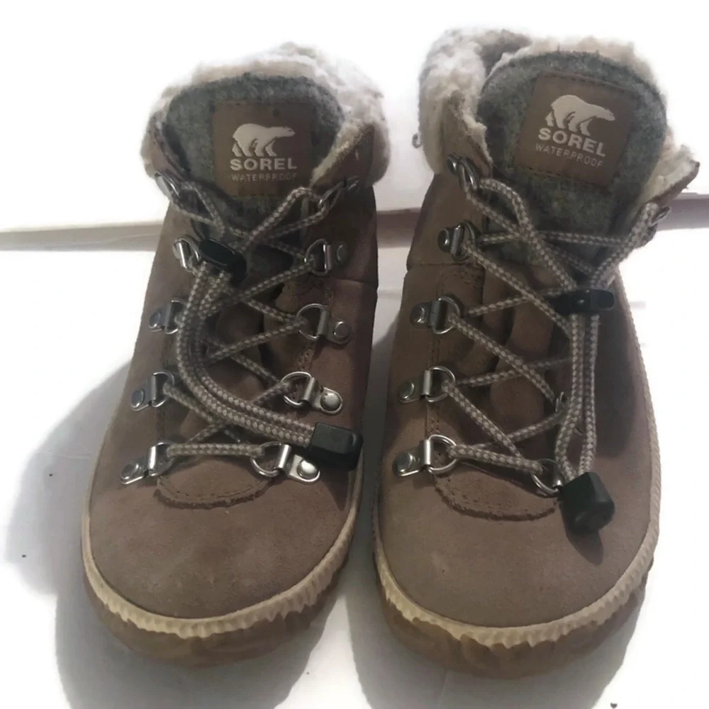 SOREL Kids Out 'N About Conquest Waterproof  Winter Bootie Tan Big Kid Size 4